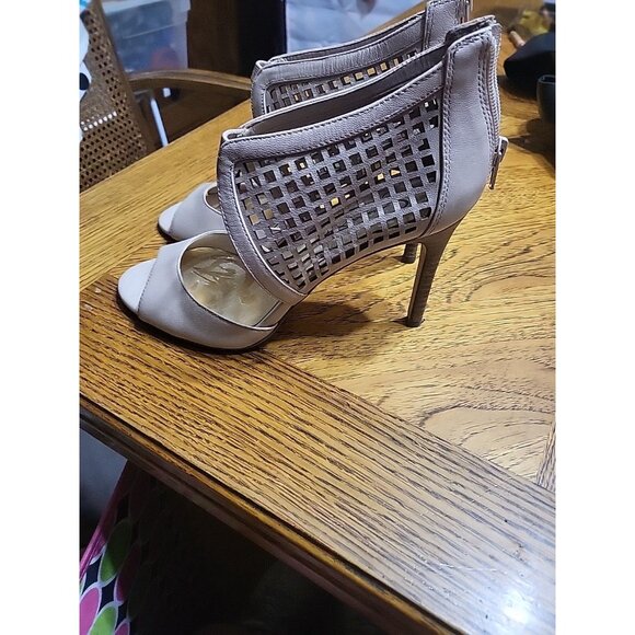 jessica simpson High Heels Open Toe 8B, Great Condition Back Zip Pre-owned - Picture 5 of 8